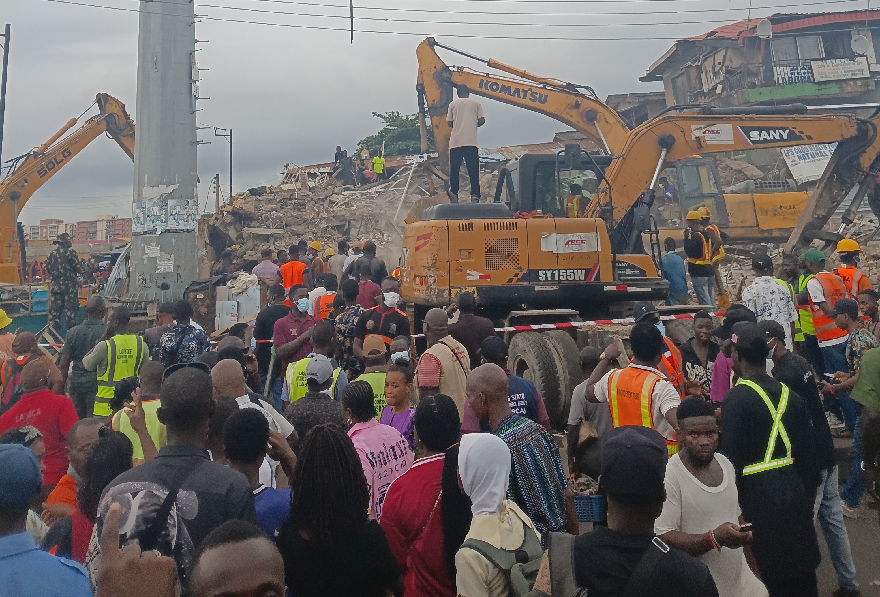 Three-storey building mall collapses in Lagos, multiple people trapped